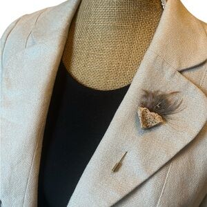 Elegant Feather and Heart Stone Lapel Pin
